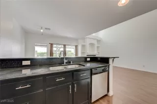 Photo #6: 2704298 Listing