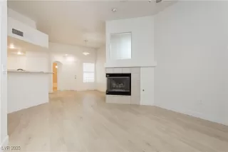 Photo #6: 2704300 Listing