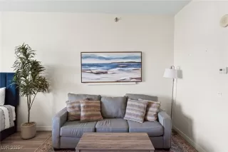 Photo #5: 2704324 Listing 