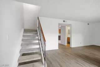 Photo #4: 2704362 Listing 