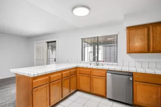 Photo #6: 2704362 Listing 