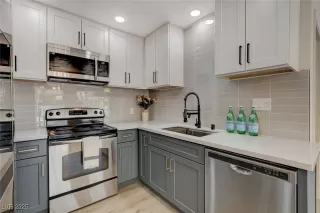 Photo #1: 2704385 Listing 