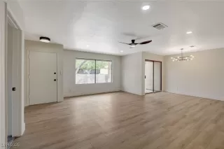 Photo #5: 2704385 Listing 