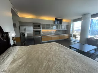 Photo #5: 2704396 Listing 