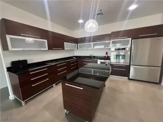 Photo #6: 2704437 Listing 