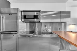 Photo #4: 2704496 Listing