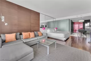 Photo #6: 2704496 Listing