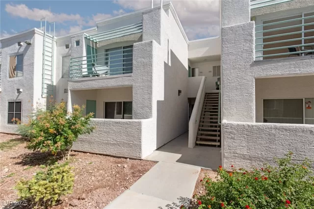 MLS: 2704521 Condo For Sale