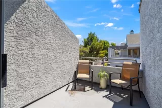 Photo #4: 2704523 Listing