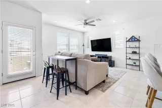 Photo #6: 2704529 Listing