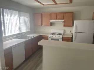 Photo #3: 2704531 Listing 