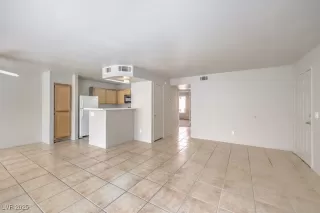 Photo #6: 2704564 Listing