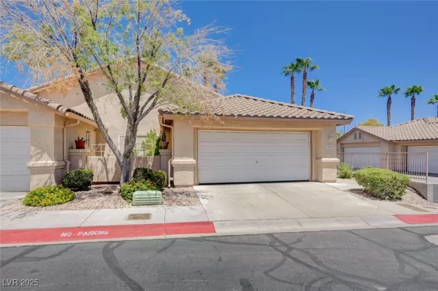 MLS: 2704585 Condo For Sale