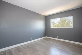 Photo #4: 2704603 Listing