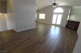 Photo #3: 2704699 Listing