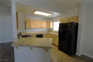 Photo #5: 2704699 Listing