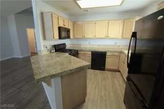 Photo #6: 2704699 Listing