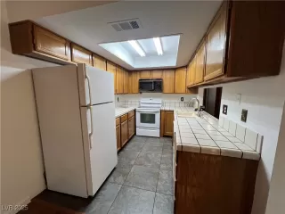 Photo #4: 2704700 Listing 