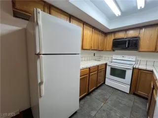 Photo #5: 2704700 Listing 