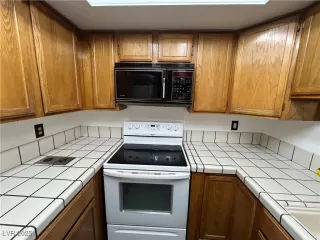 Photo #6: 2704700 Listing 