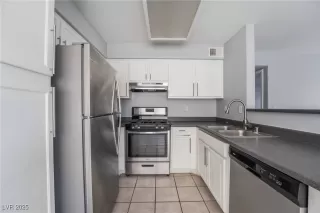 Photo #3: 2704708 Listing