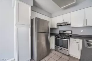 Photo #4: 2704708 Listing