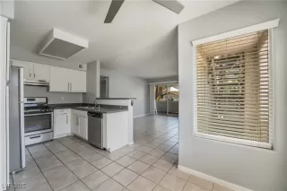 Photo #6: 2704708 Listing