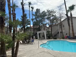 Photo #4: 2704722 Listing 