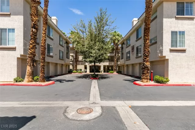 MLS: 2704725 Condo For Sale