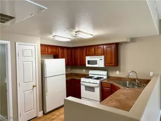 Photo #3: 2704752 Listing 