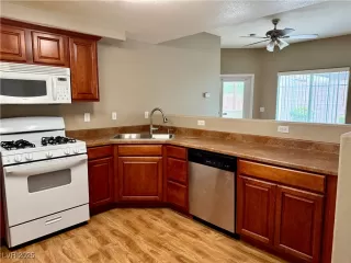 Photo #4: 2704752 Listing 