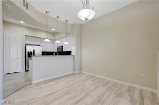 Photo #6: 2704777 Listing