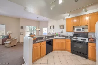 Photo #4: 2704805 Listing