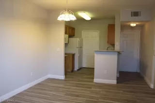 Photo #5: 2704842 Listing