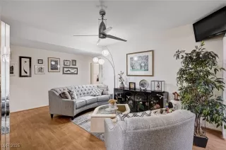 Photo #4: 2704861 Listing