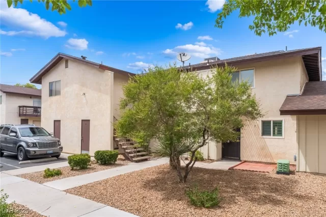 MLS: 2704880 Condo For Sale