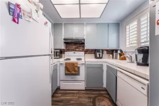 Photo #3: 2704880 Listing