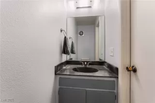 Photo #4: 2704880 Listing