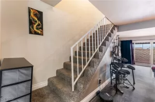 Photo #5: 2704880 Listing