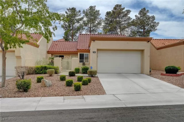 MLS: 2704881 Condo For Sale