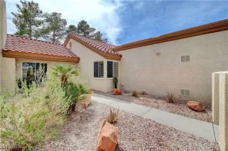 Photo #5: 2704881 Listing