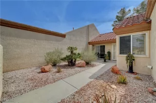 Photo #6: 2704881 Listing