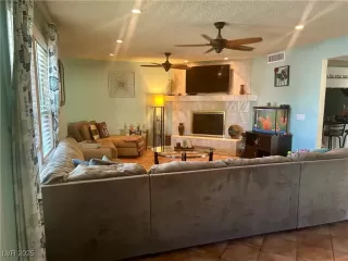 Photo #3: 2704884 Listing 