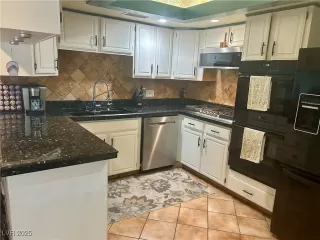 Photo #5: 2704884 Listing 