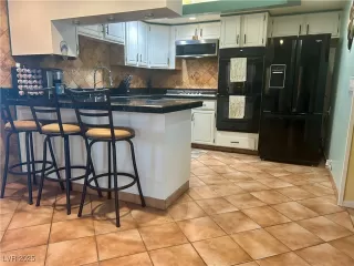 Photo #6: 2704884 Listing 