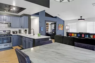 Photo #2: 2704911 Listing