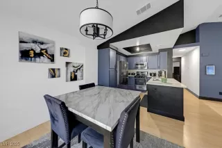 Photo #4: 2704911 Listing