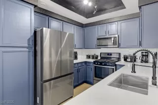 Photo #5: 2704911 Listing