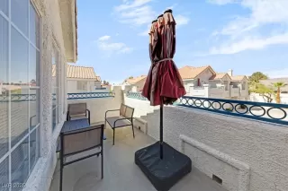 Photo #6: 2704911 Listing