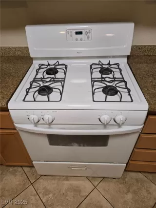 Photo #4: 2704932 Listing 